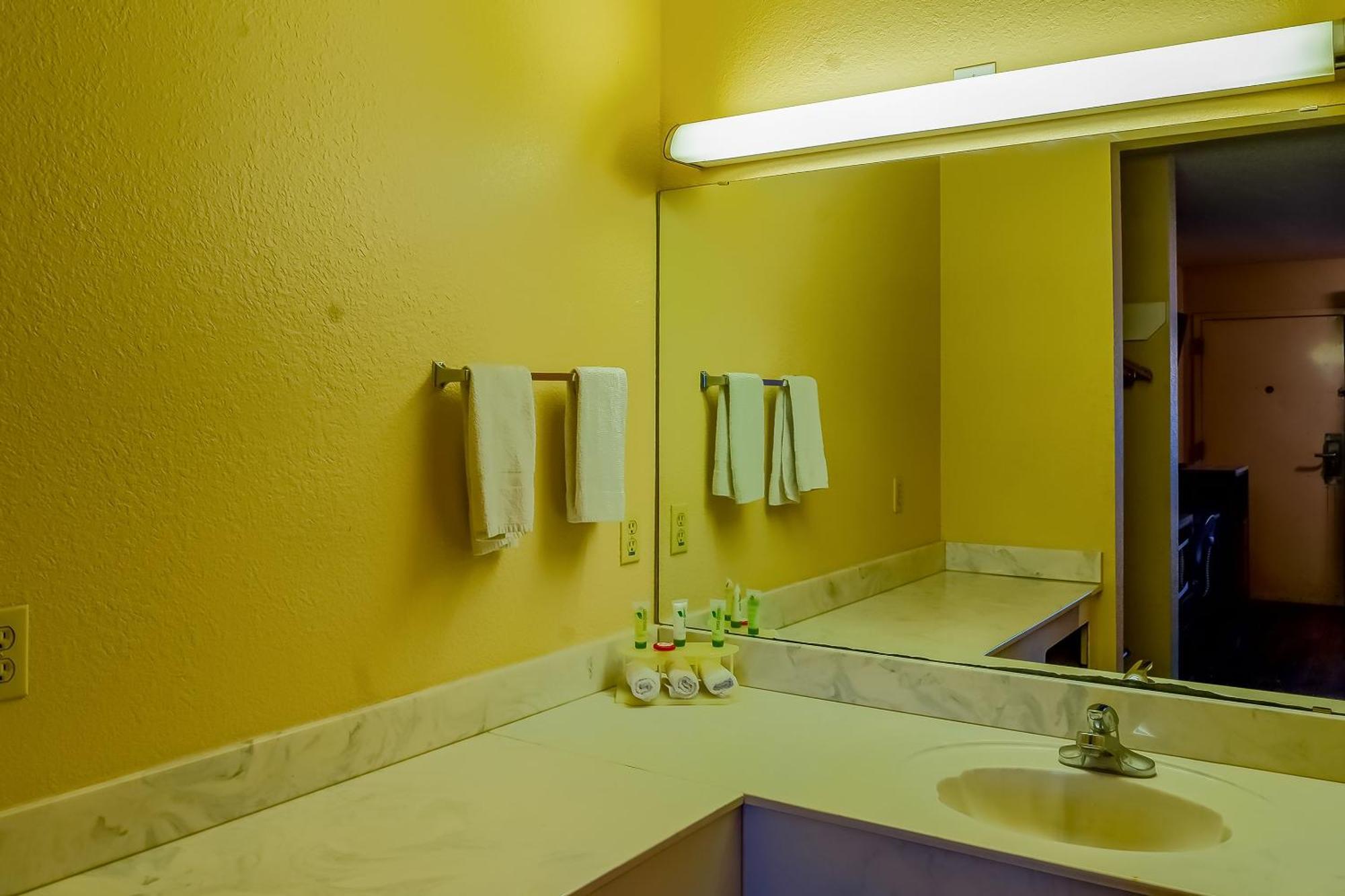 Oyo Hotel Yoakum West Экстерьер фото