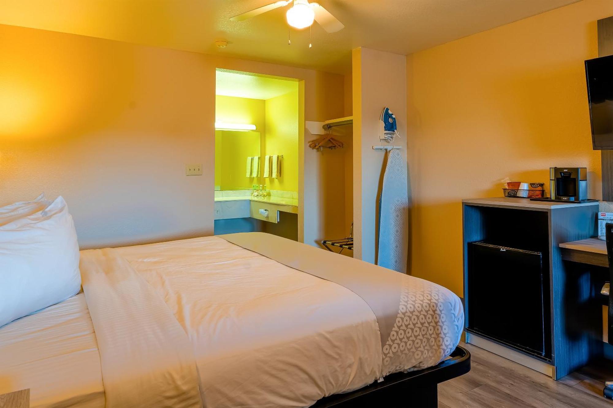 Oyo Hotel Yoakum West Экстерьер фото