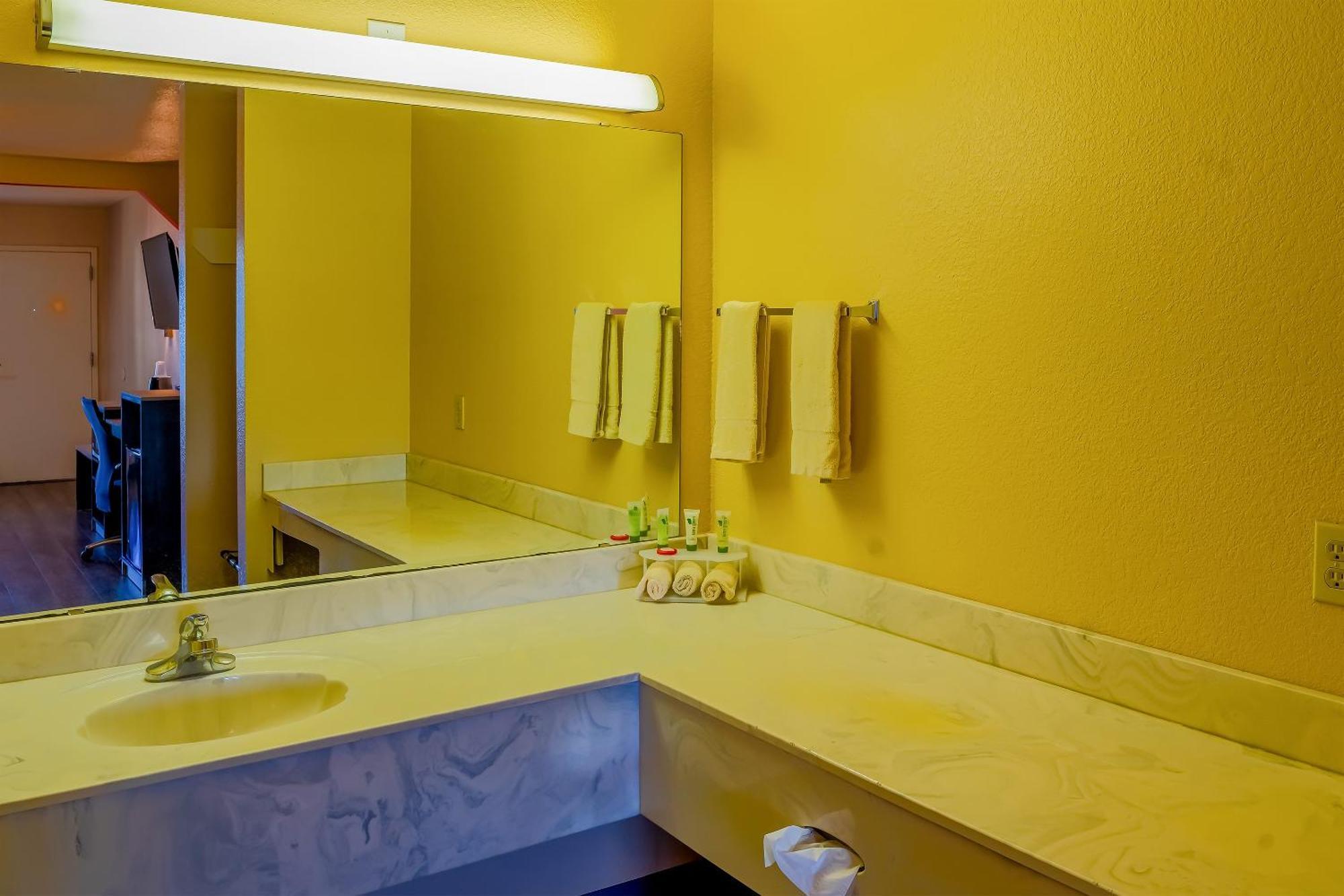 Oyo Hotel Yoakum West Экстерьер фото
