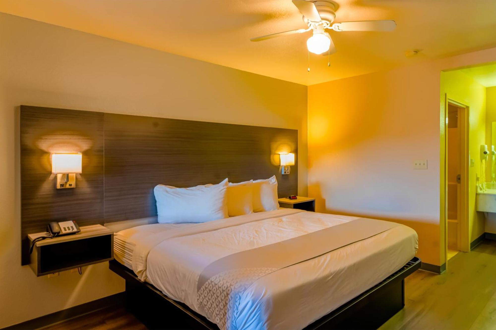 Oyo Hotel Yoakum West Экстерьер фото